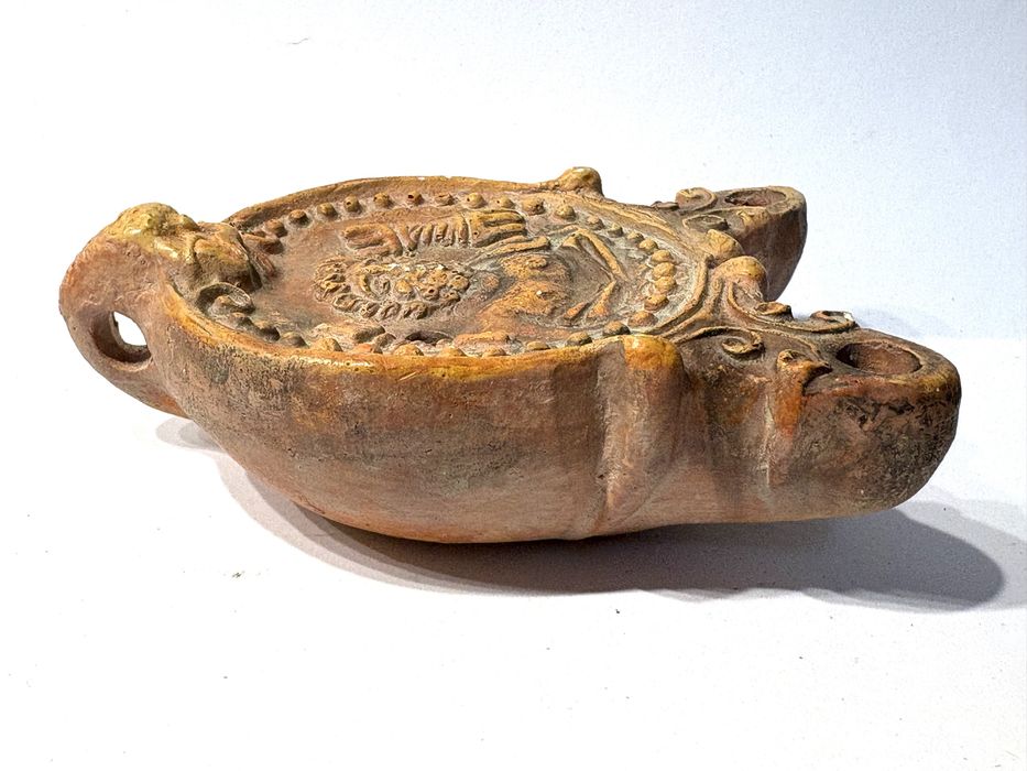 Linda lucerna romana em terracota - réplica