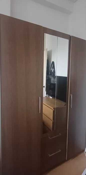 Roupeiro de 3 Portas com Espelho – Bom Estado