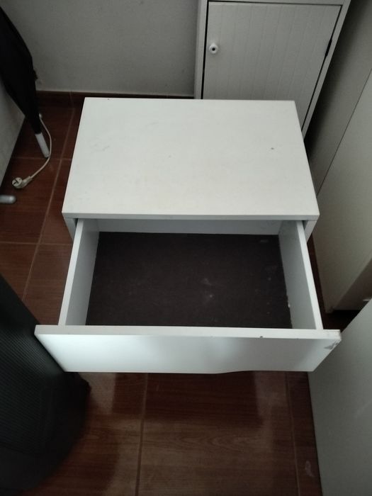 2  mesinhas cabeceira