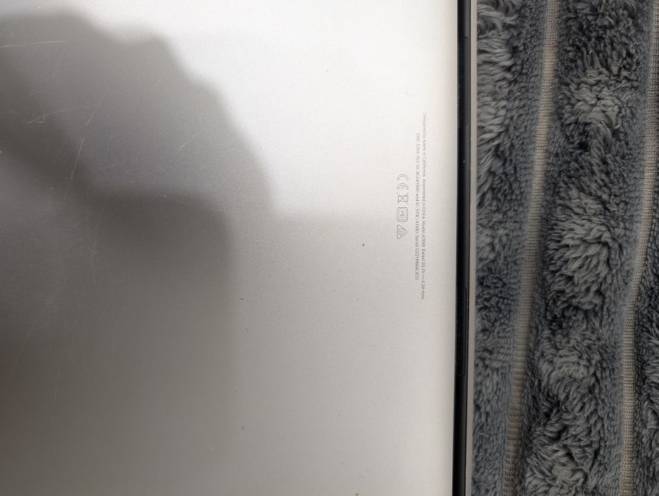 Продам MacBook 15 pro A1990 (обмін на телефон))