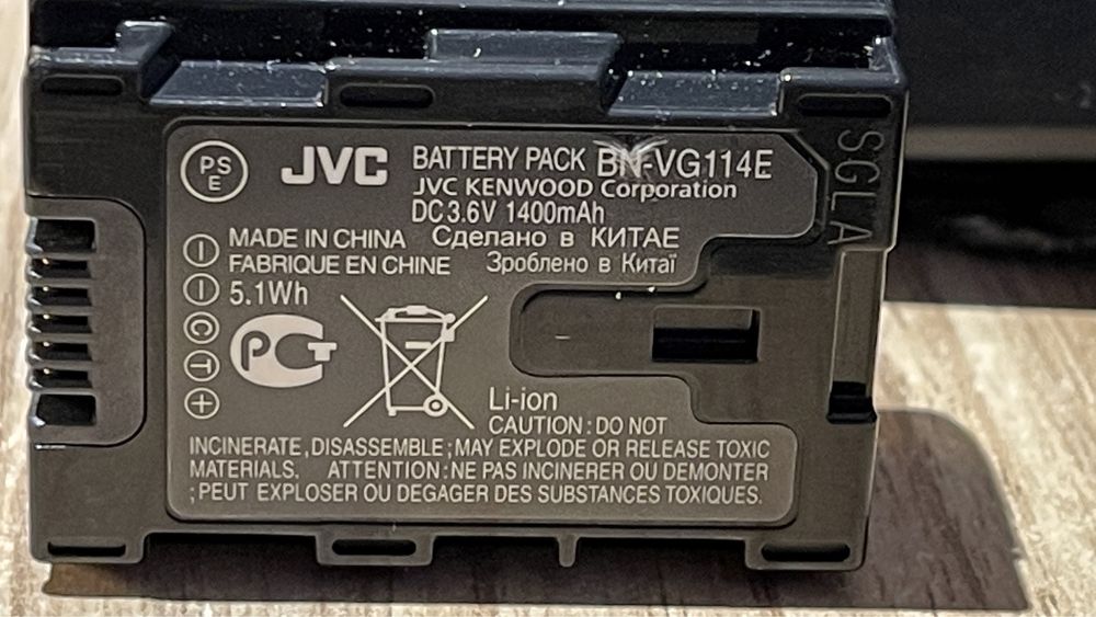 Продам WiFi Full HD відеокамеру JVC GZ-EX 315BE, 2 акумулятори