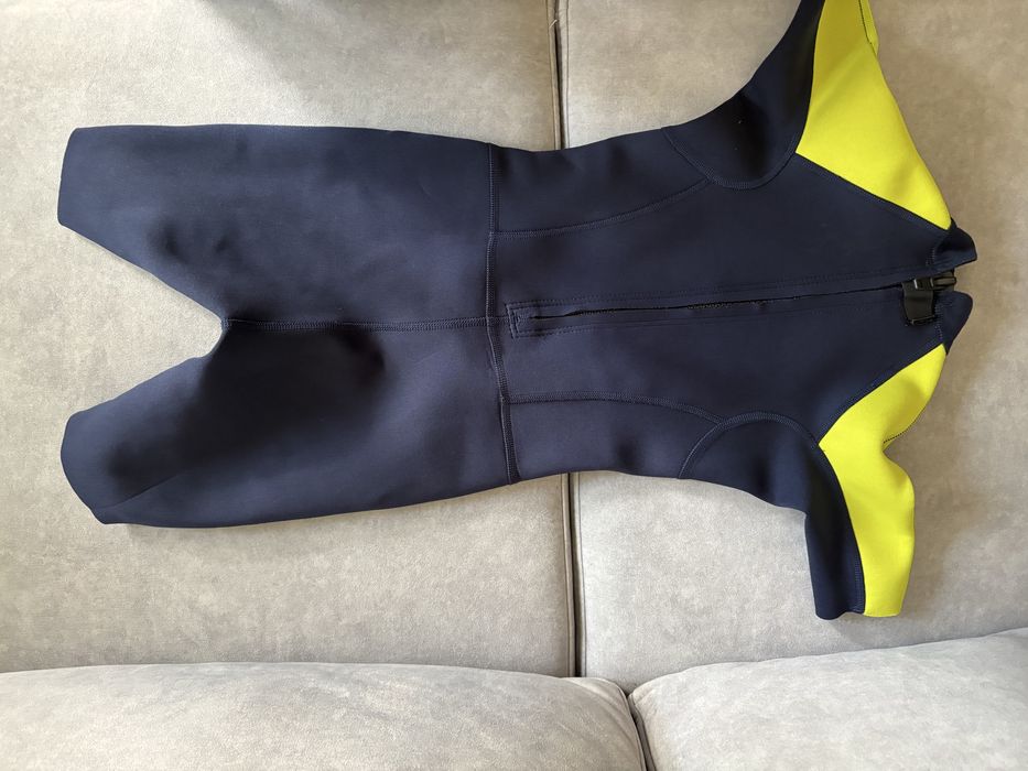 Pianka pływacka z decathlon rozm 133-144