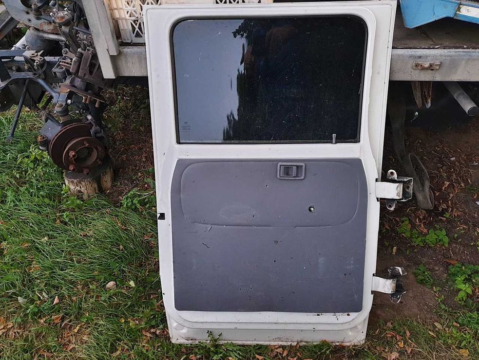 Drzwi Cabstar 99-06 bez korozji