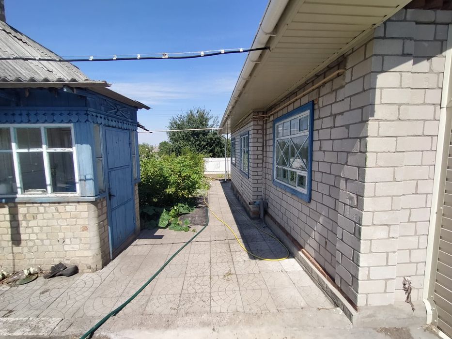 Продається гарний будинок в Садках.