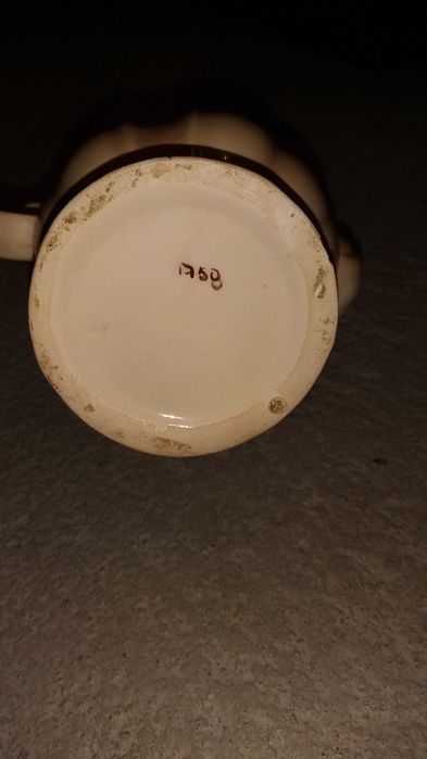 jarra em forma de pato com flores