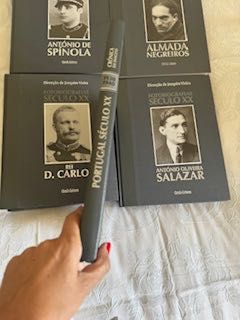 Coleção de livros sobre Portugal do século XX
