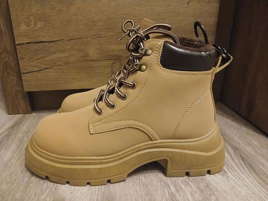 Nowe buty damskie trapery Sinsay