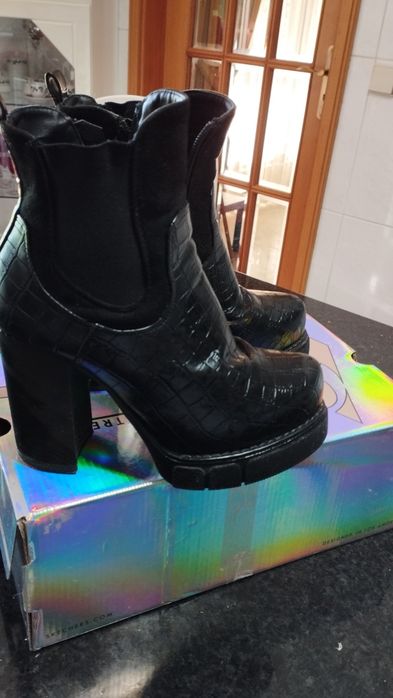 Botins pretos tam. 36