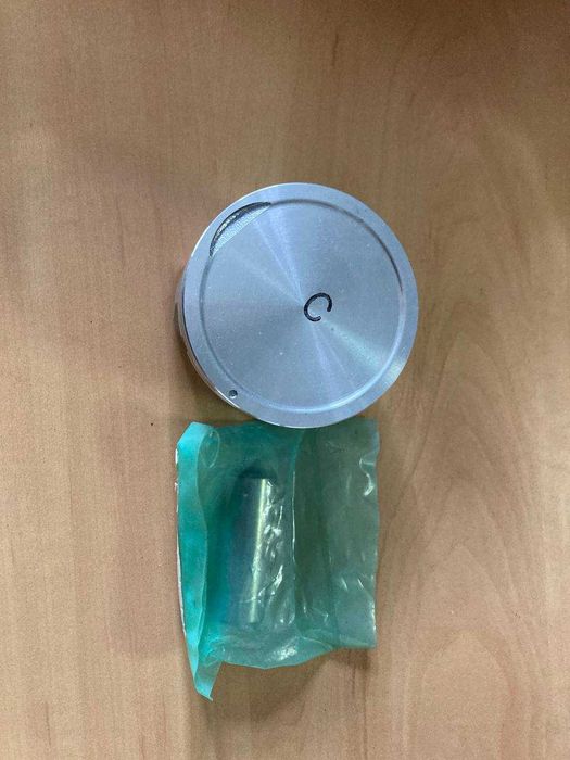 Нові оригінальні поршні KIA Rio 2000-2005. Ціна за комплект 4 штуки