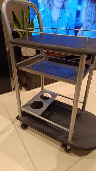 Carro chá com rodas