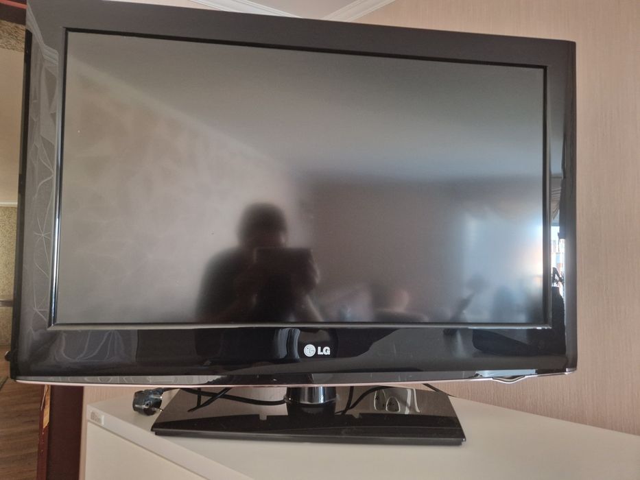 LCD-Телевізор LG 32LH3010 (32 дюйми) з пультом. Повністю робочий!
