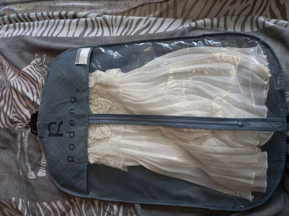 Платье праздничное новое на девочку