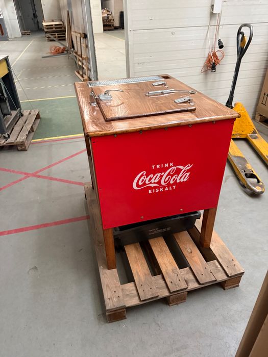 Lodówka retro coca-cola częściowo odrestaurowana