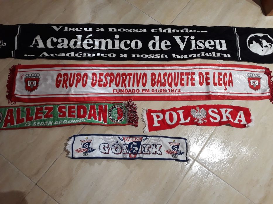 Varios cachecóis a varios preços