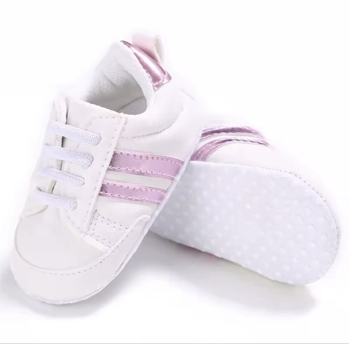 Criança bebê menina sapatos
