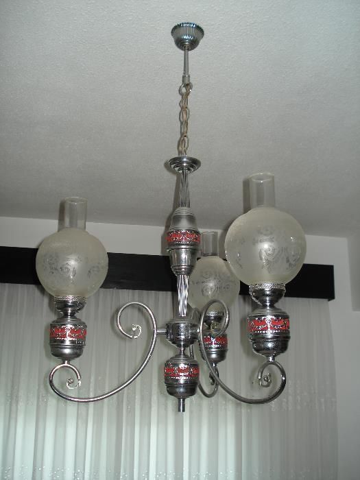 Candeeiros de tecto e mesa cabeceira