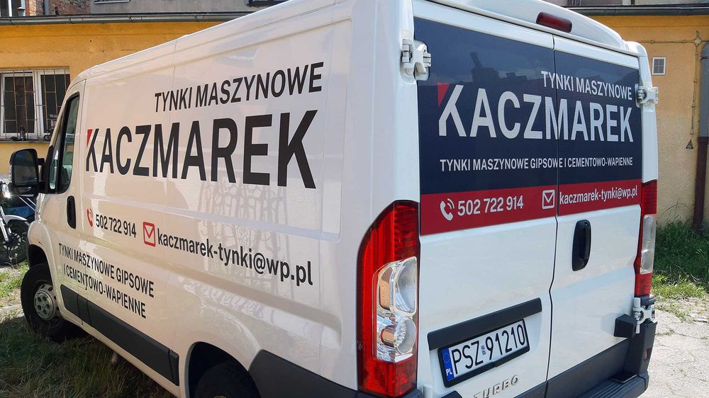 Usługa oklejania okien witryn samochodów