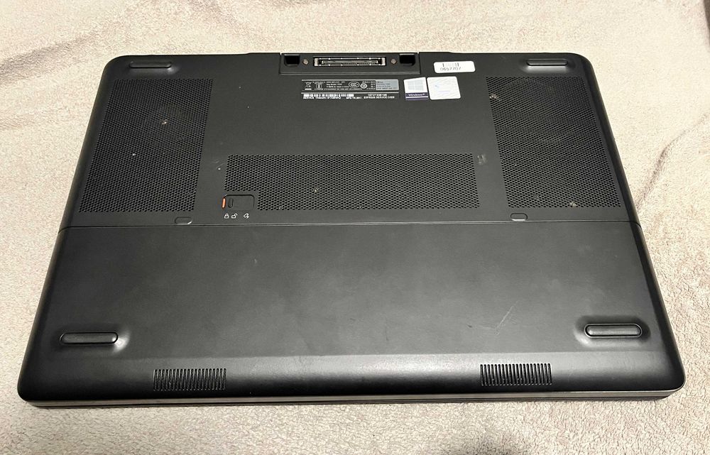 Laptop DELL Precision 7520. I7-6820 / Quadro M220 / 48 GB RAM / Win7