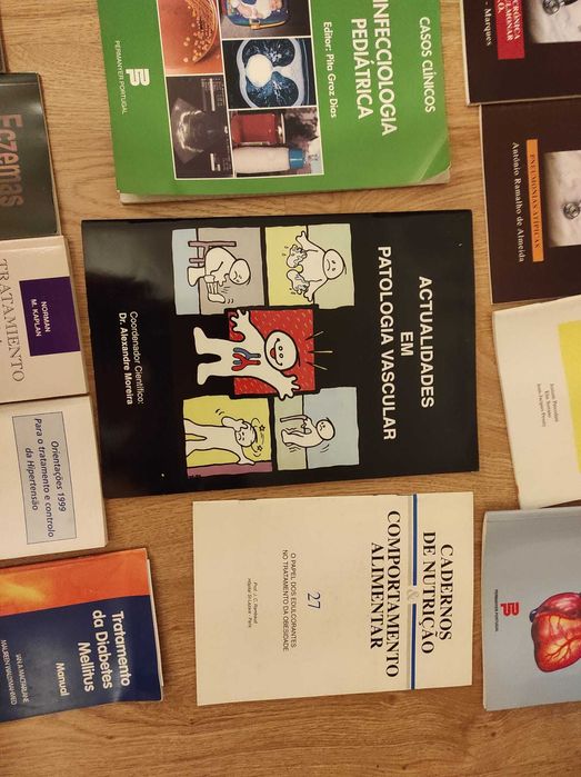Conjunto de livros/revistas de medicina