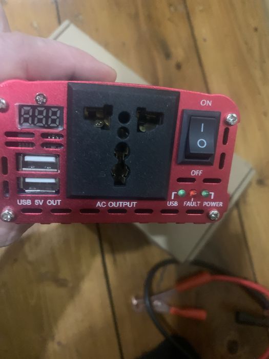 Інвертор. 2600w перетворює 12/220v