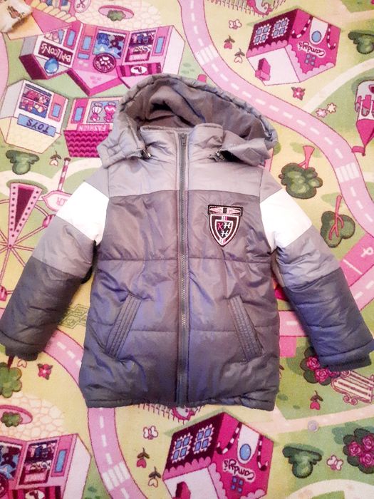 Осіння демісезон не зимова демі куртка сіра утеплена на флісі на хлопч