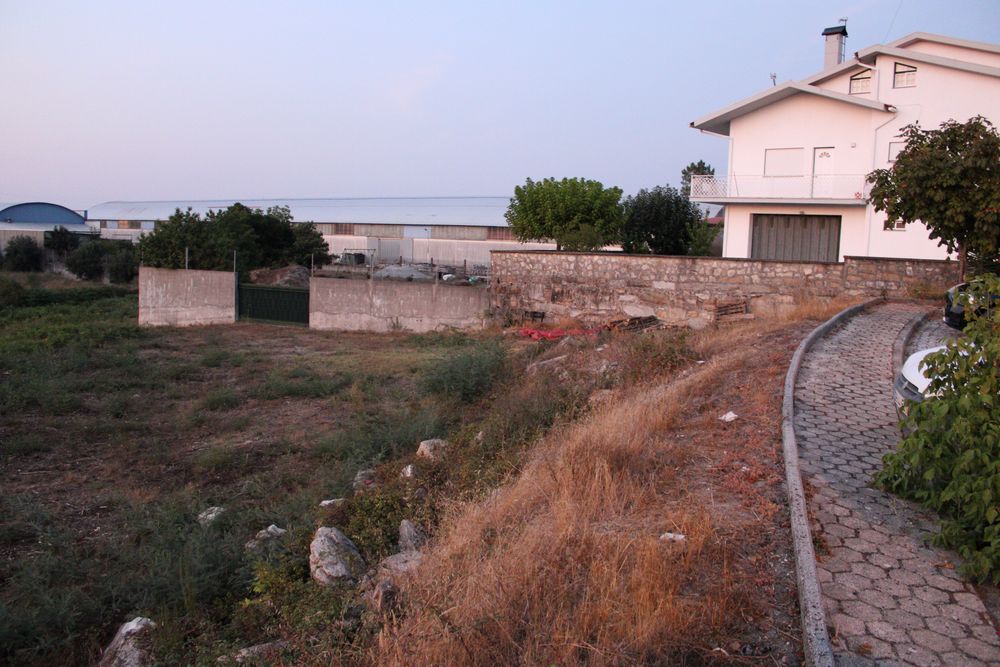 Lote 1220 m² Almeidinha – para construção, perto do centro de Mangualde