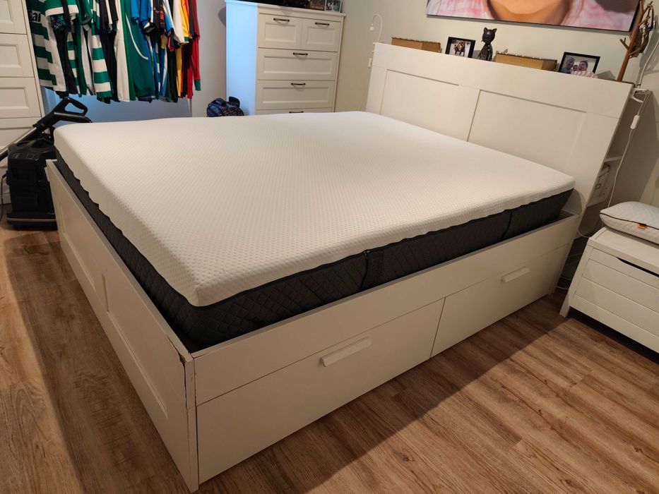 Cama Casal IKEA modelo Brimnes com Cabeceira USADA