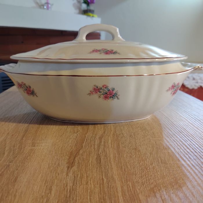 Loiça de Sacavém em bom estado - serviço incompleto