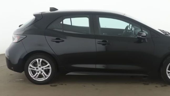 Corolla e21 drzwi prawe przednie 209