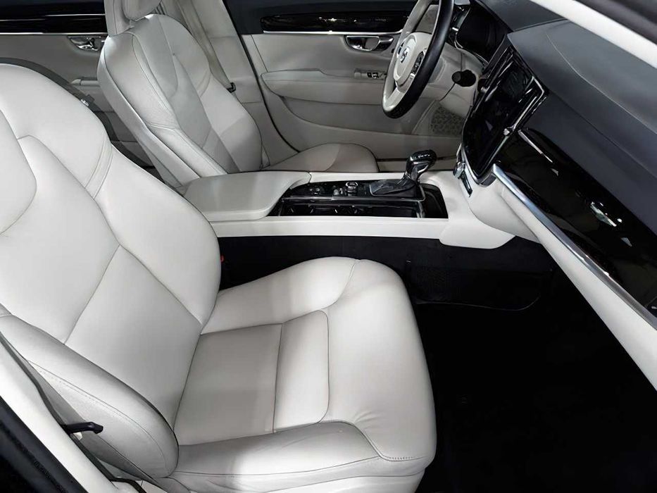 Volvo S90      2020
