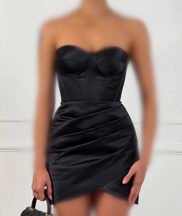 Гарна чорна сукня