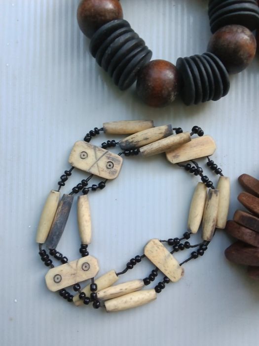 Pulseiras em madeira artesanais