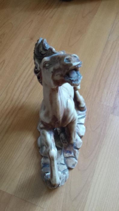Cavalo em marfinite
