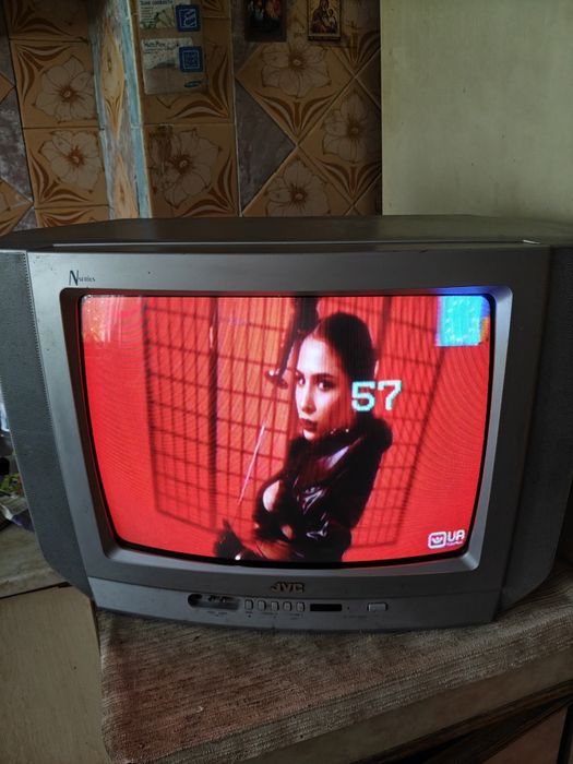 Продам телевизор JVC 21" (54 см)