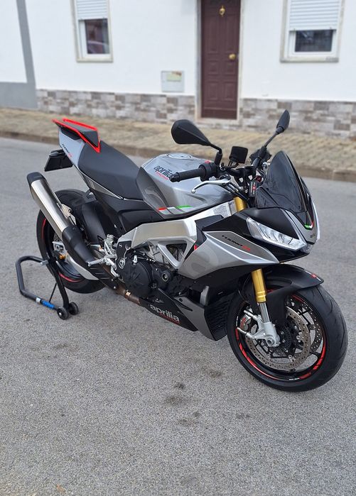 Aprilia Tuono V4