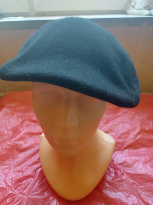 Stary kaszkiet męski z czasów PRL