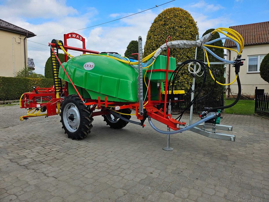 Opryskiwacz polowy przyczepiany koła KWAS 1200l 12m ciągany