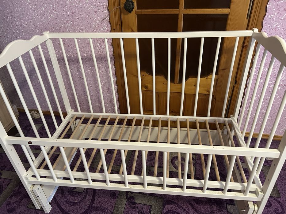 Продам дитяче ліжечко з маятником
