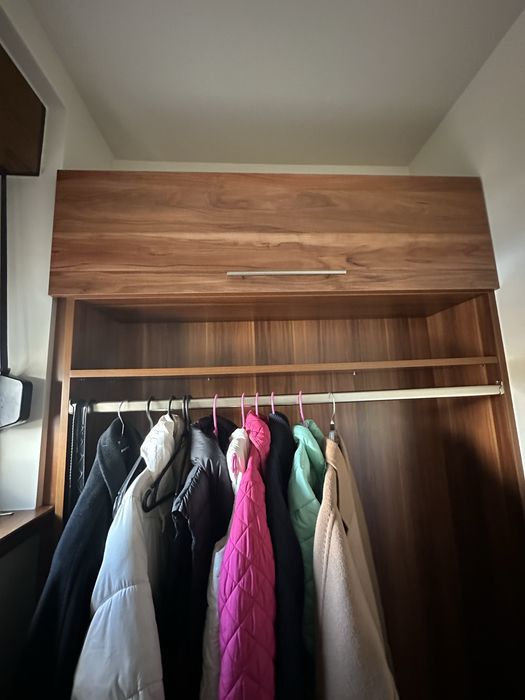 Szafa na kurtki garderobe.