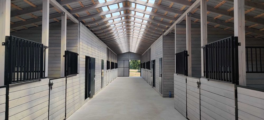 KOŃSTRUKCJE Stajnie dla koni