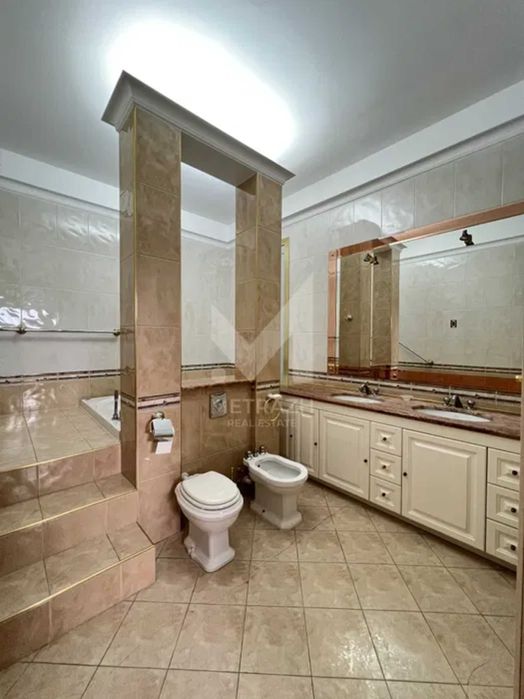 Продам 5 к. квартиру 206 м2 Деревянко Павлово Поле метро 23 Августа