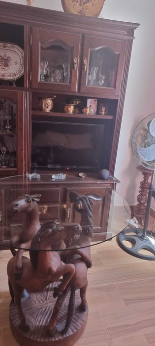 Estante De Sala  em Madeira Maciça Com Gavetas e Porta de vidro