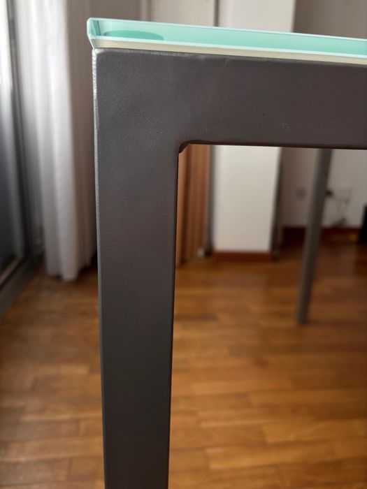 Mesa de jantar com tampo de vidro