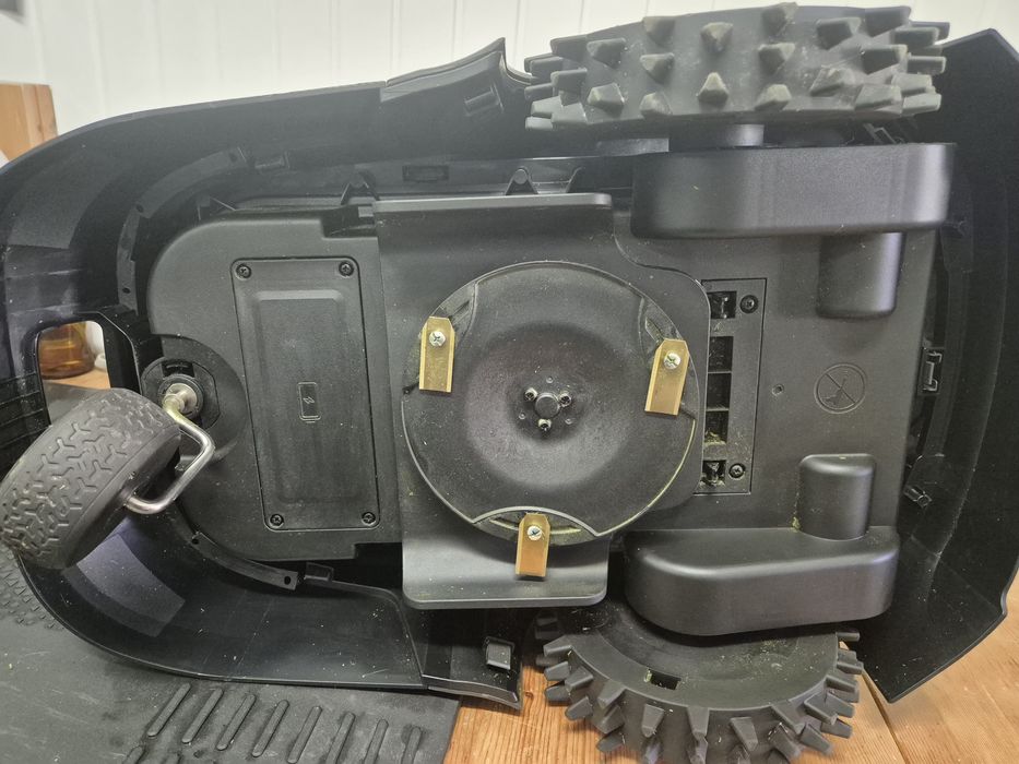 Robot koszący Mova Viax 250