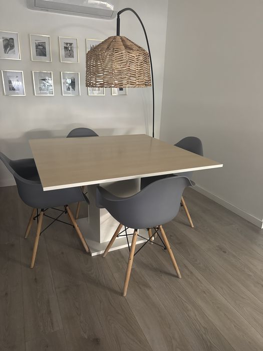 Mesa e 4 cadeiras