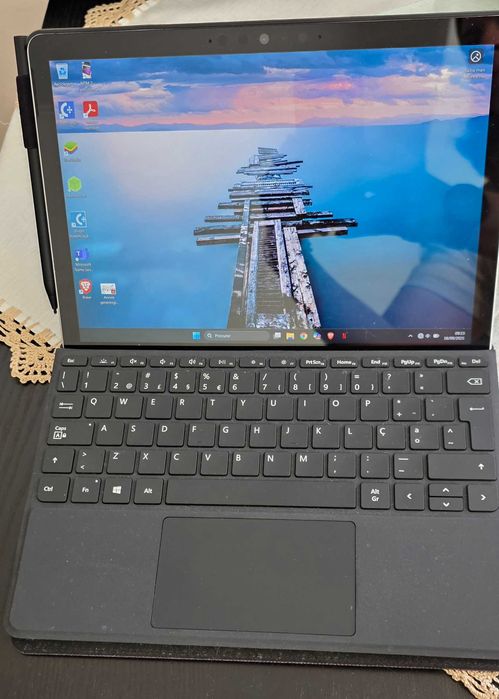 Surface Go 2 128G - 8G RAM  com teclado, caneta e acessórios