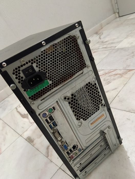 Torre de Caixa Computador Desktop ATX com Fonte Primux EZ-500Y12P e Componentes - Para Peças.