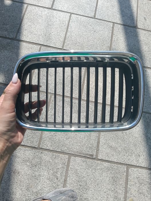 Grelha BMW  E36 primeira fase