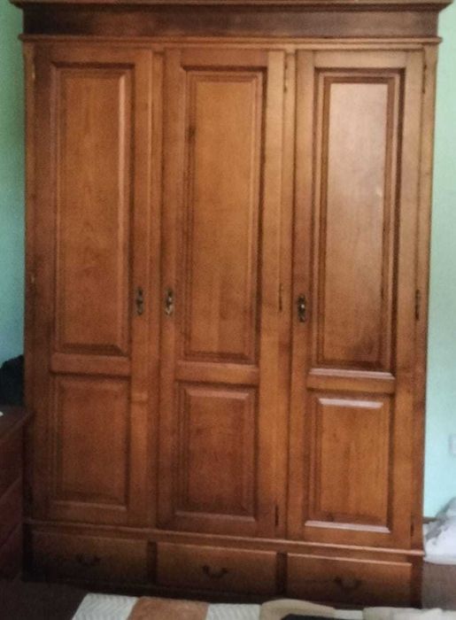 Vendo mobília de quarto madeira cerejeira