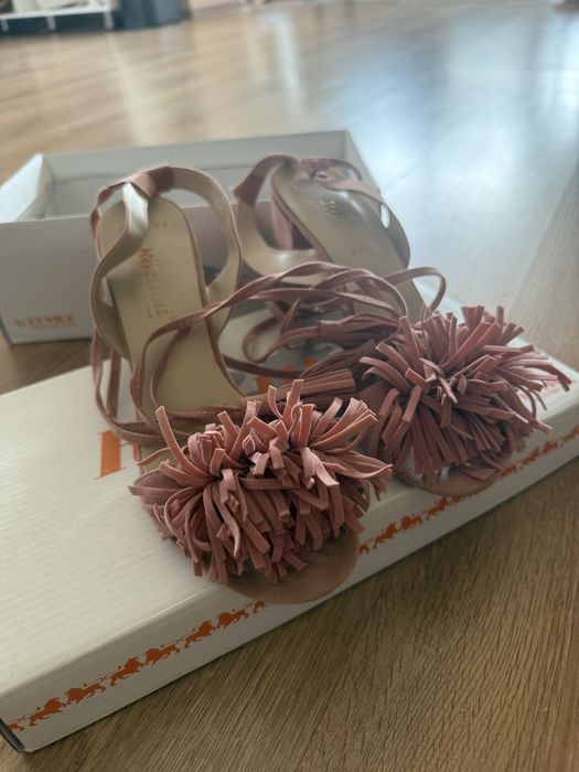 Босоніжки рожеві на каблуку